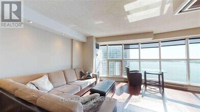 99-2599 Harbour Square in Toronto, ON - Building Photo - Building Photo