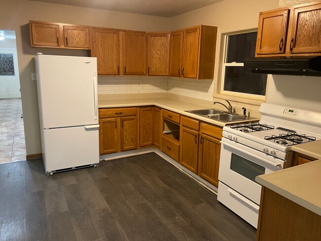 property at 319 W 14th St