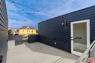 321 N Bixel St in Los Angeles, CA - Building Photo - Building Photo