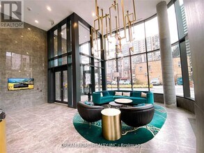 15 Holmes Ave in Toronto, ON - Building Photo - Building Photo