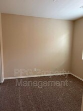 5644 W Kowalsky Ln in Phoenix, AZ - Building Photo - Building Photo