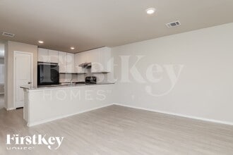 14030 Silos Meadows in San Antonio, TX - Building Photo - Building Photo