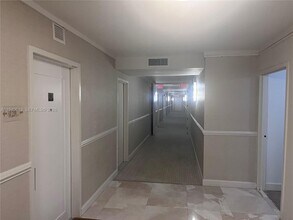 5750 Collins Ave in Miami Beach, FL - Foto de edificio - Building Photo