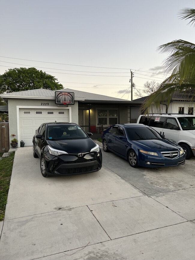 2229 Hope St in Hollywood, FL - Building Photo - Building Photo