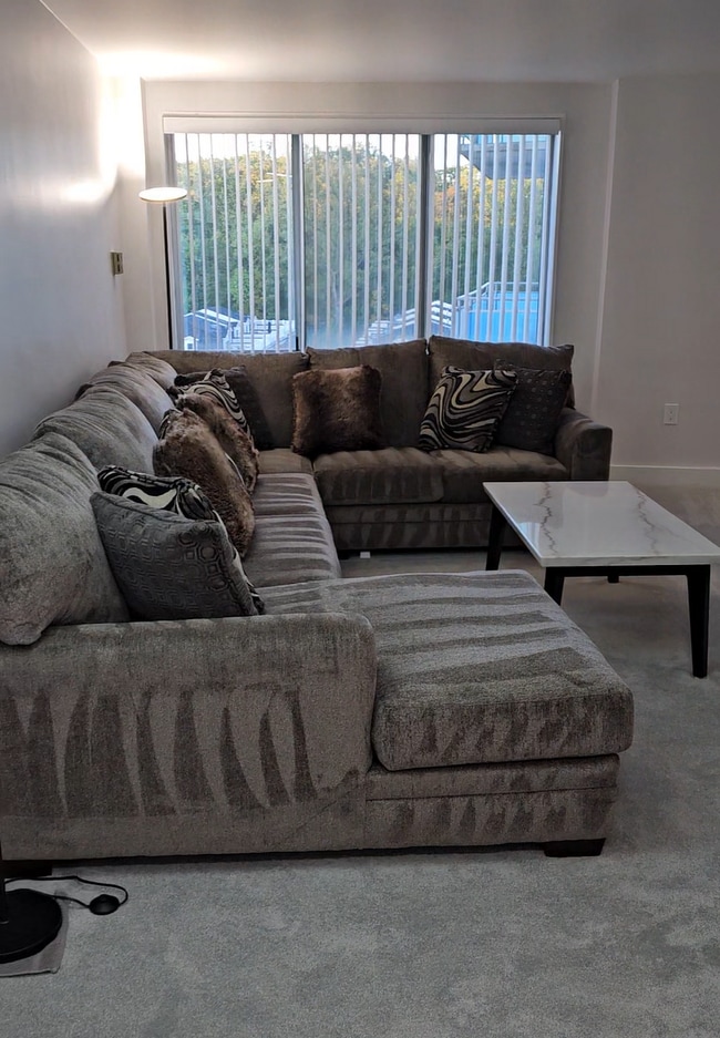 10201 Grosvenor Plz, Unit 1128