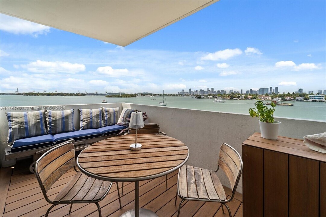 3 Island Ave in Miami Beach, FL - Building Photo