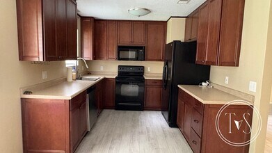 411 Rogers Rd in Hinesville, GA - Building Photo - Building Photo