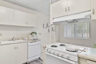 Dorchester "Call for Specials" in San Diego, CA - Building Photo - Building Photo