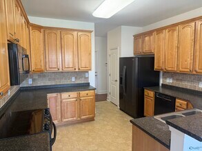 5005 Liberty Park Cir SE in Owens Cross Roads, AL - Building Photo - Building Photo