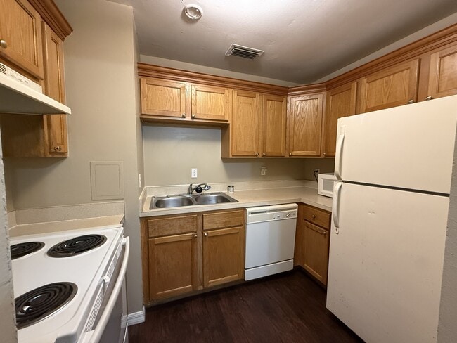 4800 Rilma Ave in Sarasota, FL - Foto de edificio - Building Photo