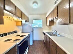 2526 W Prairie St, Unit 201 in Denton, TX - Building Photo - Building Photo