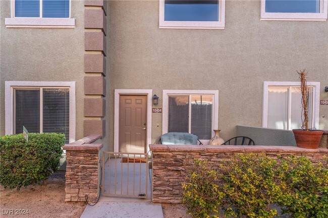 10454 Gold Shadow Ave in Las Vegas, NV - Building Photo - Building Photo