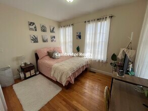14 Flint St, Unit 1 in Somerville, MA - Building Photo - Building Photo
