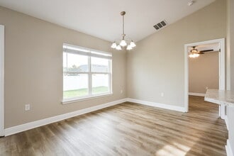 7636 Sloewood Dr in Leesburg, FL - Building Photo - Building Photo