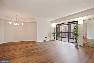 5904 Mt Eagle Dr in Alexandria, VA - Building Photo - Building Photo