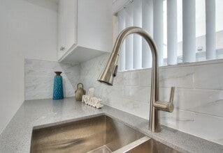 11732 Hamlin St in Los Angeles, CA - Building Photo - Building Photo