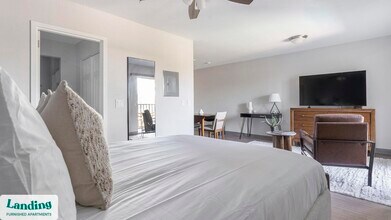 2305 Aaron St, Unit 314 in Port Charlotte, FL - Foto de edificio - Building Photo