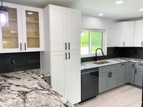 1346 Hill Dr in Largo, FL - Building Photo - Building Photo
