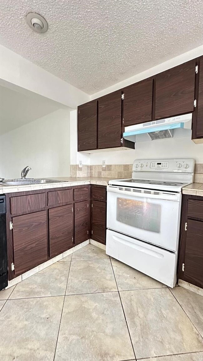 20800 NE 8th Ct in Miami, FL - Building Photo - Building Photo