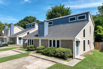 Silver Falls Townhomes in Longview, TX - Building Photo - Building Photo