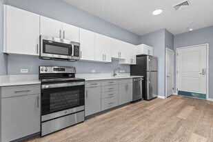 30 Beacham St, Unit 306 in Everett, MA - Building Photo