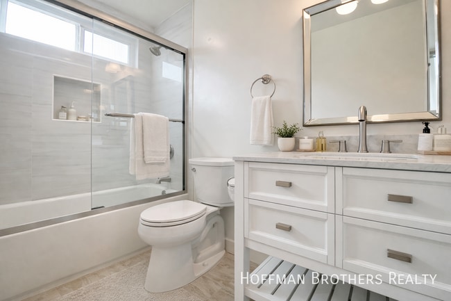 1724 Arizona Ave, Unit 204 in Santa Monica, CA - Building Photo - Building Photo