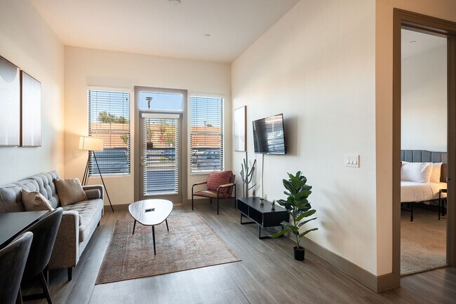 555 N College Ave in Tempe, AZ - Building Photo - Building Photo