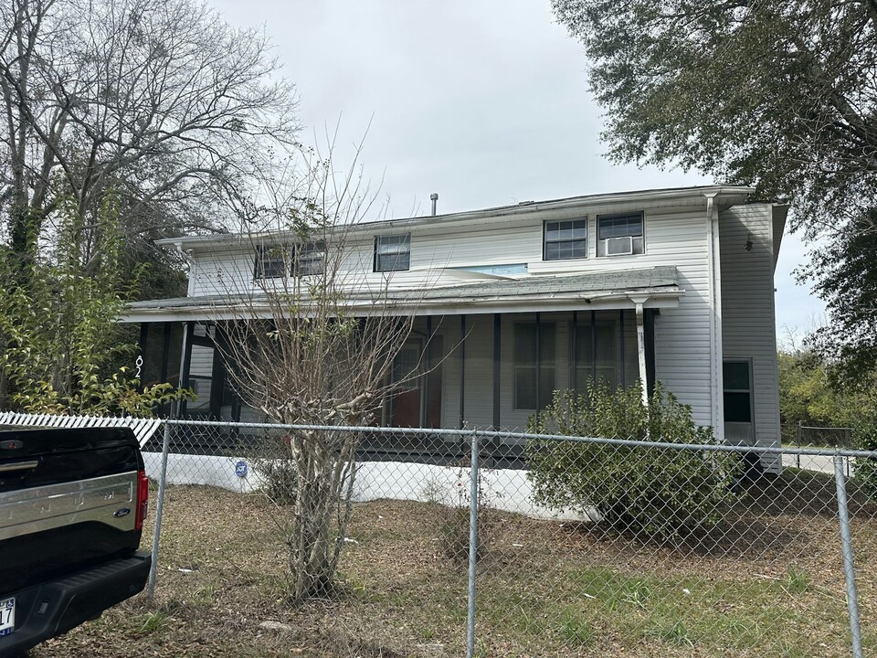 82 E Hampton St in Denmark, SC - Building Photo