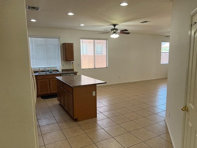17010 W Manchester Dr in Surprise, AZ - Building Photo - Building Photo
