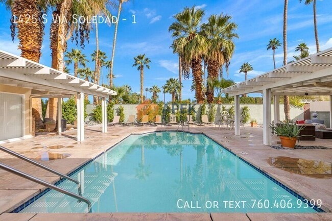 1425 Vía Soledad in Palm Springs, CA - Foto de edificio - Building Photo