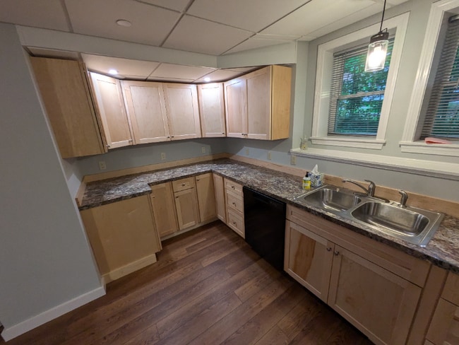 17 Hill Ave, Unit B in Ashland, NH - Building Photo - Building Photo