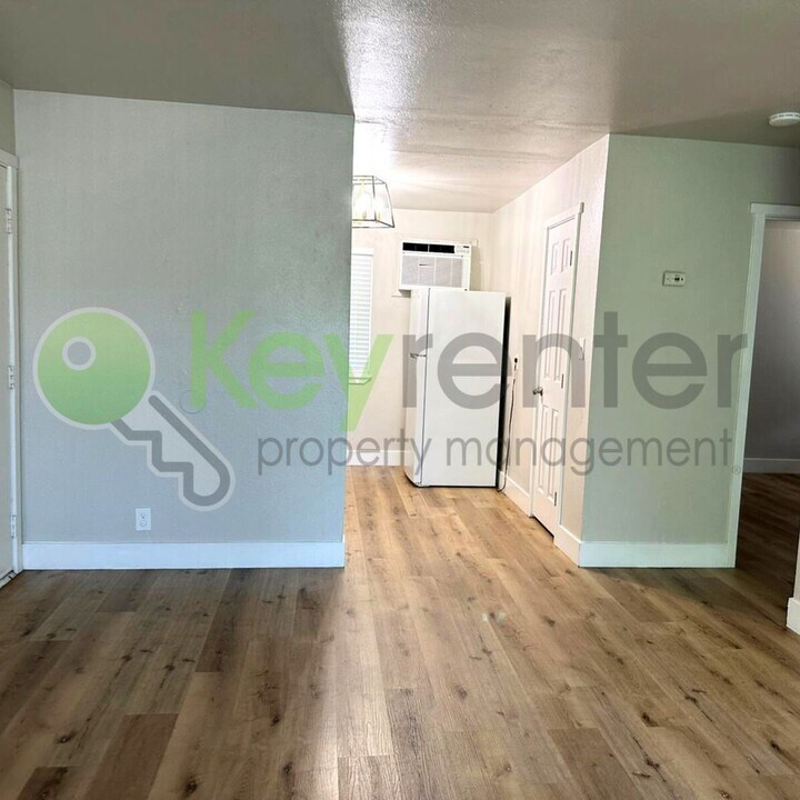 5731 Falconer Way in Sacramento, CA - Building Photo