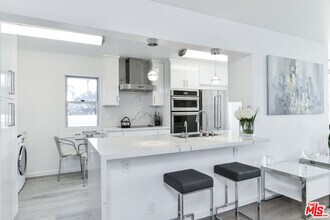 201 Ocean Ave in Santa Monica, CA - Building Photo - Building Photo