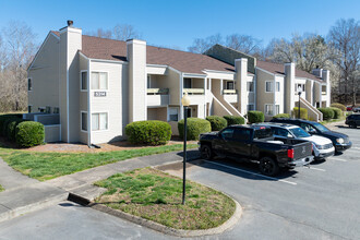 Quail Lakes Apartments in Winston-Salem, NC - Foto de edificio - Building Photo