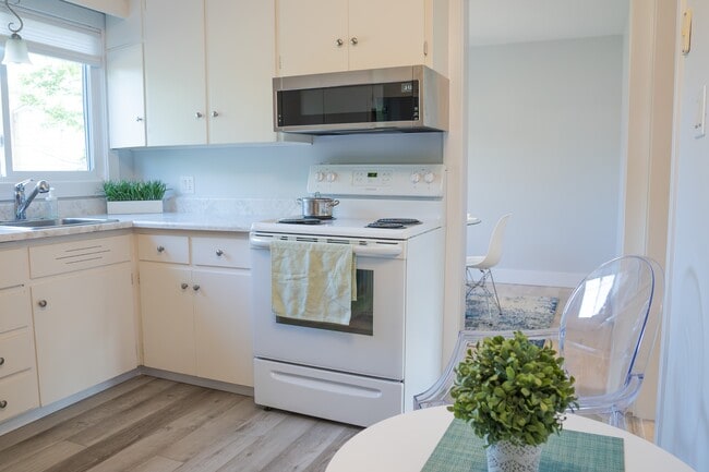 property at 36 Simcoe Pl