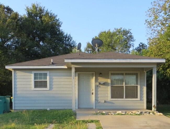 property at 511 W Avenue C