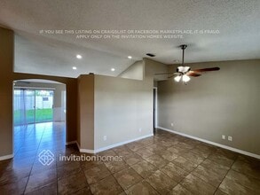 255 NW North Macedo Blvd in Port St. Lucie, FL - Foto de edificio - Building Photo