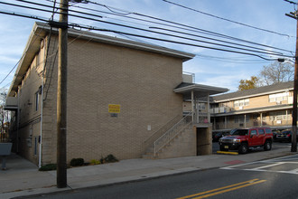 329 Main St in Lodi, NJ - Foto de edificio - Building Photo