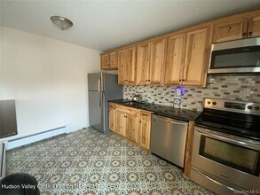 250 Beechwood Ave in Poughkeepsie, NY - Building Photo - Building Photo