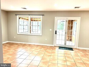 262 Crescent Dr in Hershey, PA - Building Photo - Building Photo