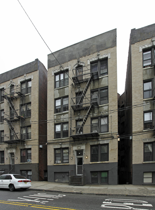 37 Baldwin Ave in Jersey City, NJ - Building Photo - Building Photo