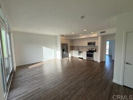 5750 Hollywood Blvd, Unit 726 in Los Angeles, CA - Building Photo
