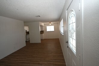 2301 Stewart Ave #C C in Las Vegas, NV - Building Photo - Building Photo