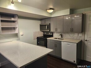 488 Chapel St in New Haven, CT - Building Photo - Building Photo