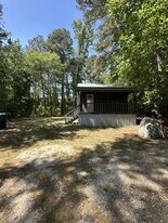 2564 Lakeview Dr in Fayetteville, NC - Building Photo