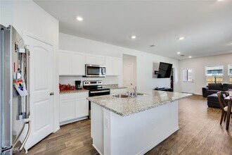 17409 Ginning Ct in Elgin, TX - Building Photo - Building Photo