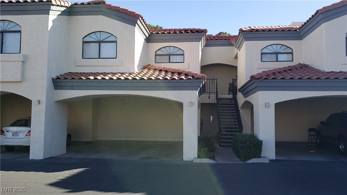 8455 W Sahara Ave in Las Vegas, NV - Building Photo
