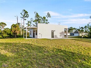 935 Panda Dr in Lehigh Acres, FL - Building Photo - Building Photo