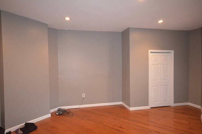 150 Meridian St, Unit #4 in Boston, MA - Foto de edificio - Building Photo