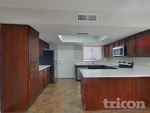 570 W Myrna Ln in Chandler, AZ - Building Photo - Building Photo